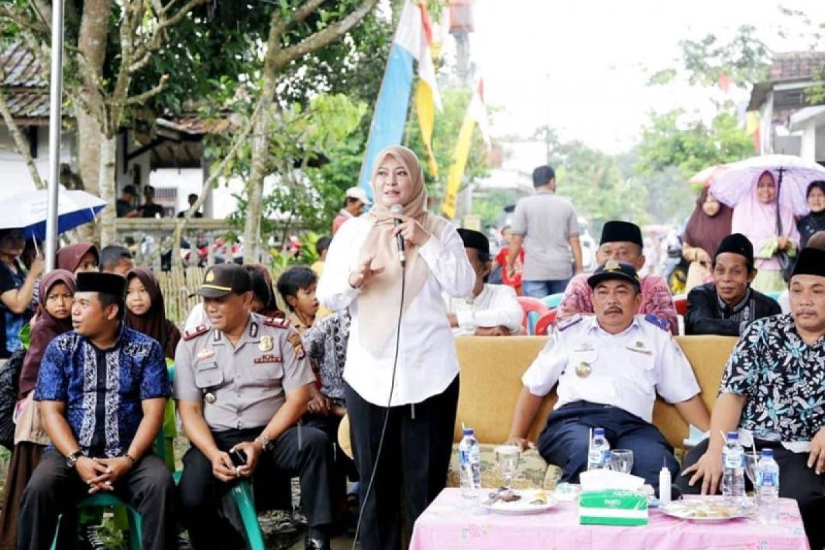 Bupati Pandeglang Resmikan Penerangan Jalan Umum