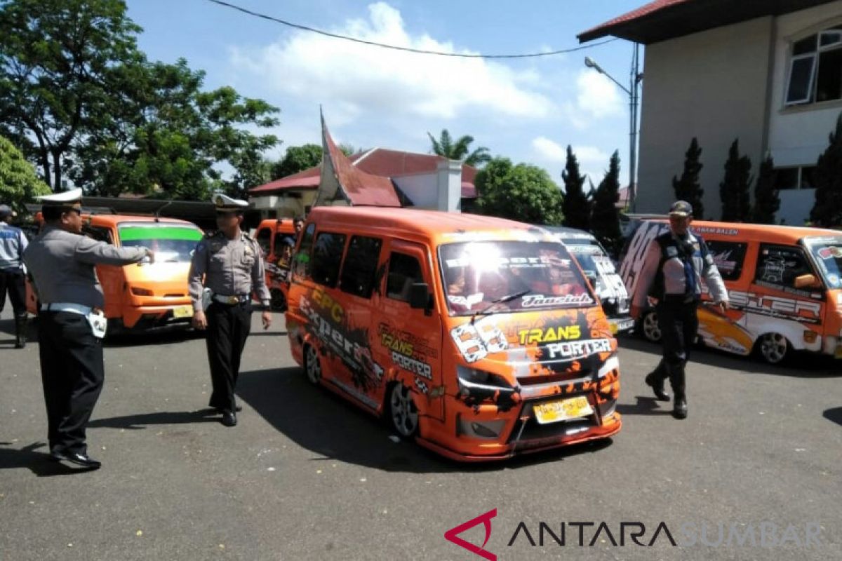 Buntut kecelakaan maut di Lolong, Polresta gelar razia tilang puluhan sopir angkot