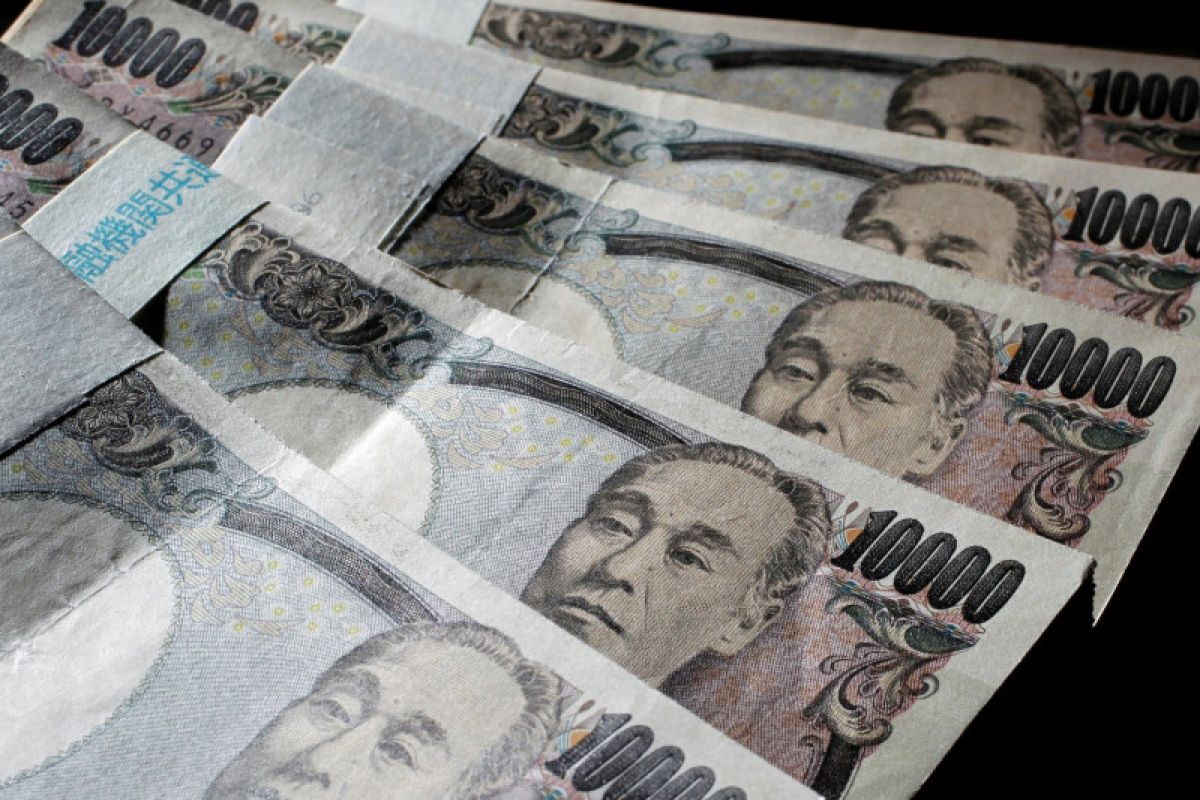 Dolar AS diperdagangkan mendekati 111 yen