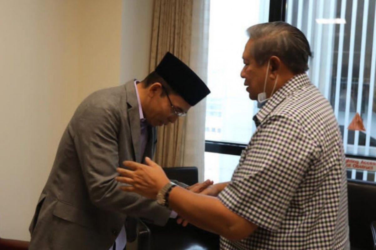 Politisi Golkar Tuan Guru Bajang Jenguk Ani Yudhoyono