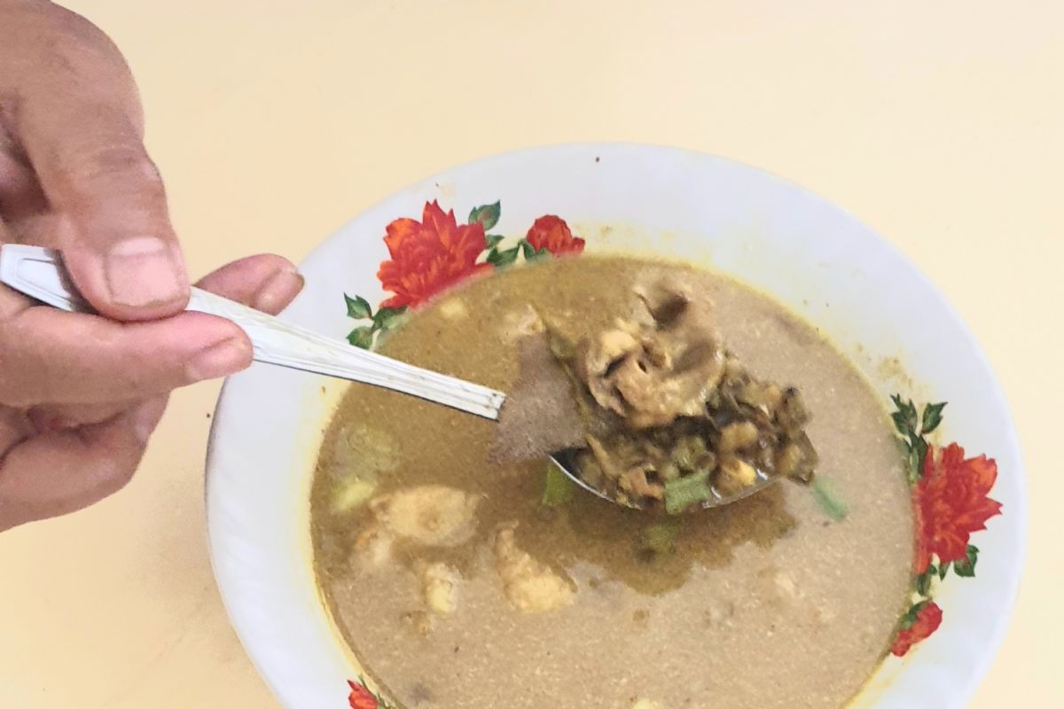 Menikmati sensasi gulai kambing kacang hijau