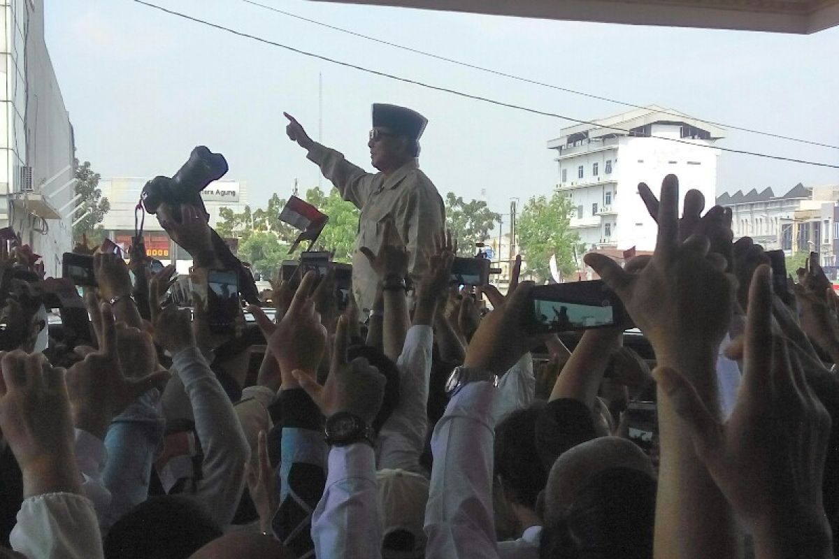 Prabowo menyapa dan silaturahim akbar bersama masyarakat Sumatera Utara