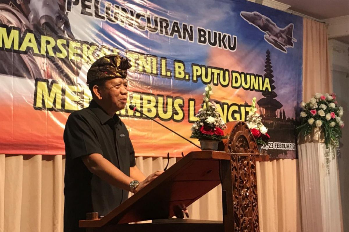 Mantan KSAU inspirasi pemuda-pemudi Bali melalui buku menembus langit