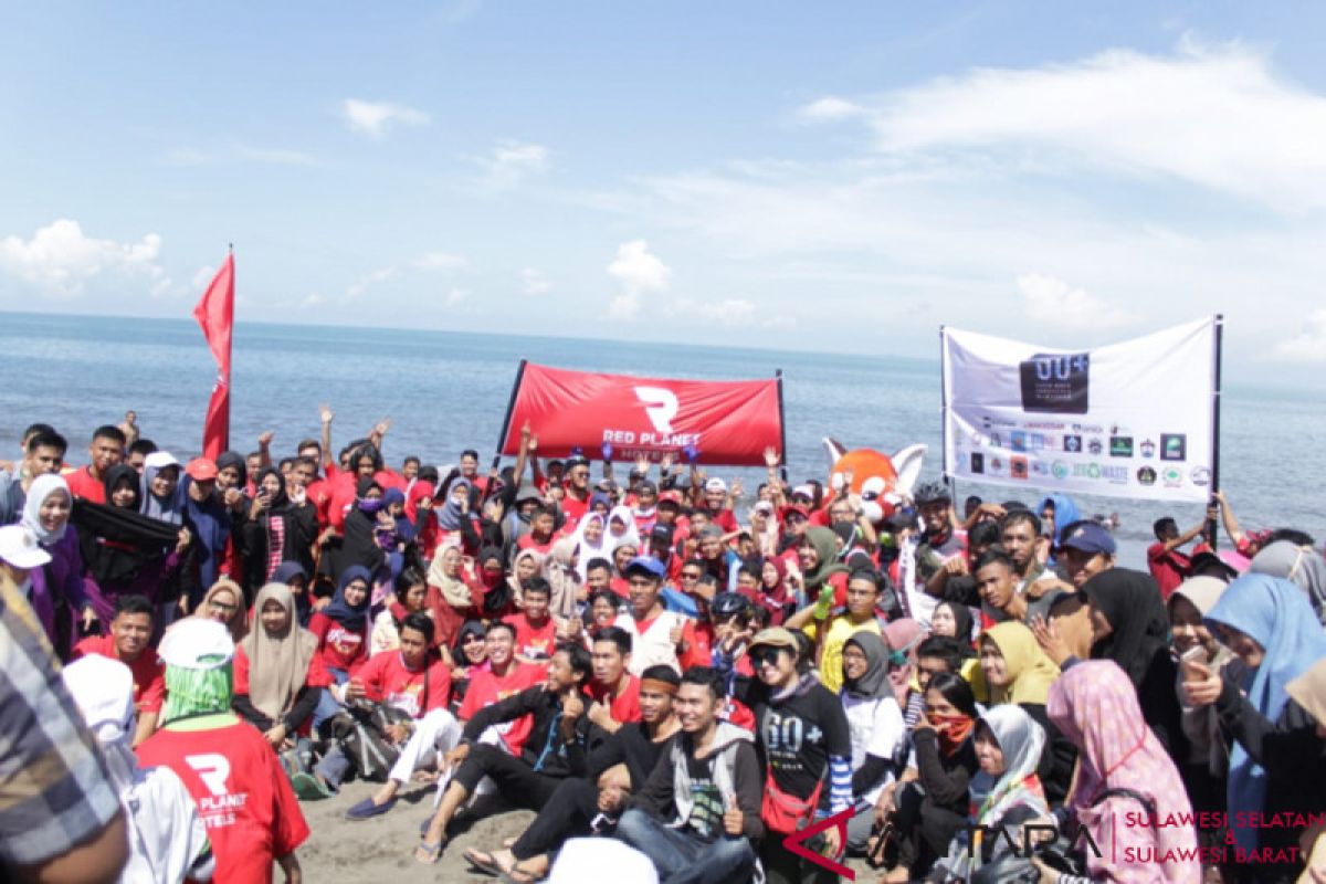 23 komunitas pegiat sampah bersihkan Pantai Tanjung Bayang