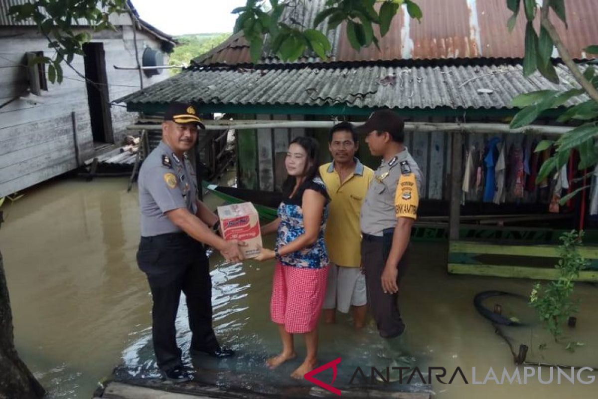 Polres Mesuji Bantu Korban Banjir