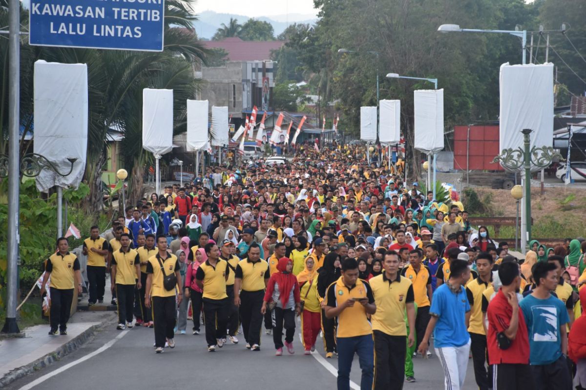 Ribuan warga meriahkan jalan santai HUT ke-124 Kota Poso