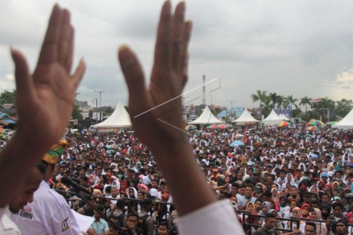 Di warung makan, Hasto dan Ridwan Kamil bicarakan pemenangan Jokowi-Marif di Jabar