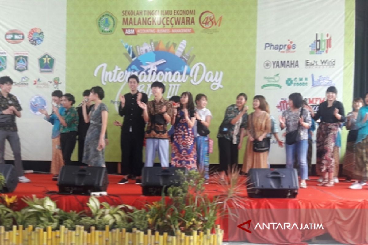 Mahasiswa Asing 22 Negara Pamer Kuliner di STIE Malangkucecwara