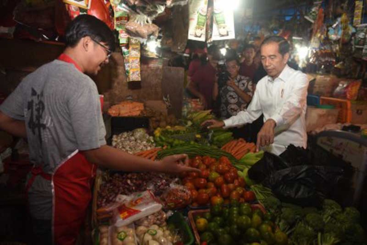 Presiden Jokowi cek harga beras di dua pasar