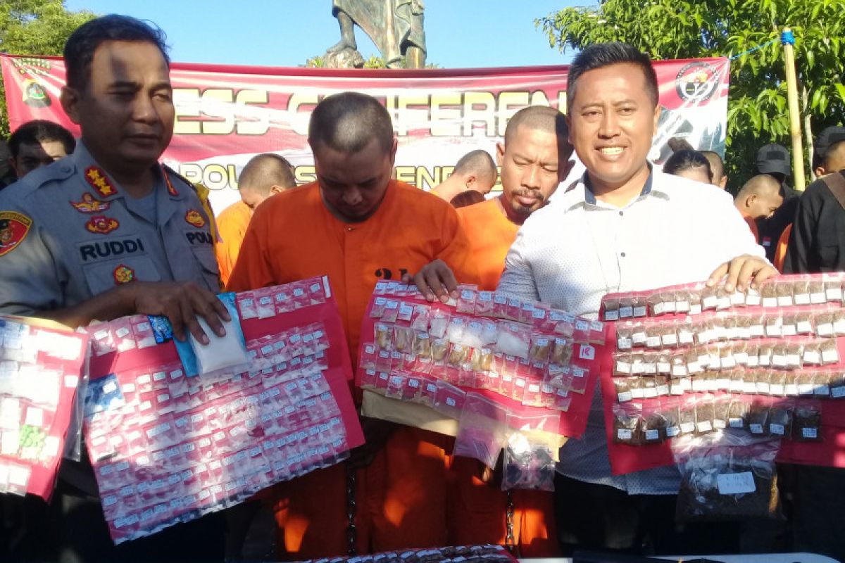 23 tersangka narkoba digiring ke monumen PRG Denpasar
