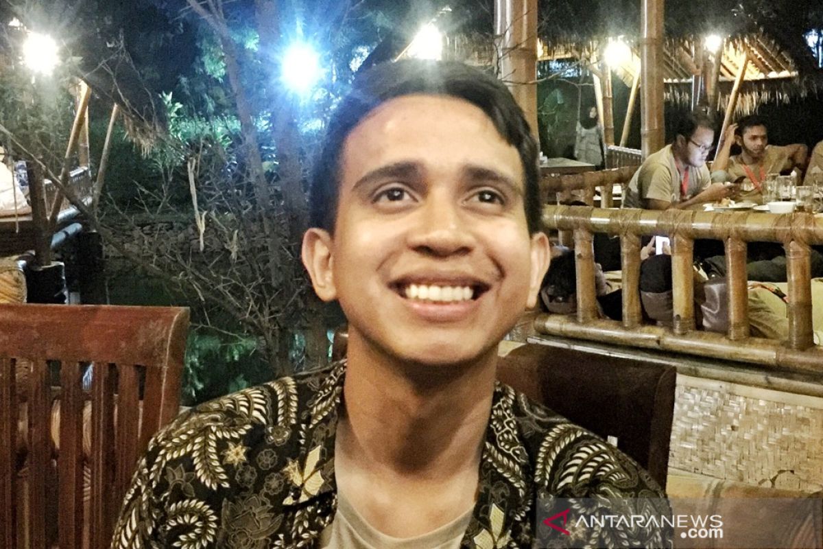 Andovi Da Lopez beri beasiswa untuk tiga mahasiswa