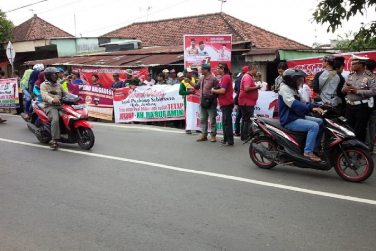 Prabowo Dibekali Tumpukan Berkas tentang Wawasan Kebangsaan