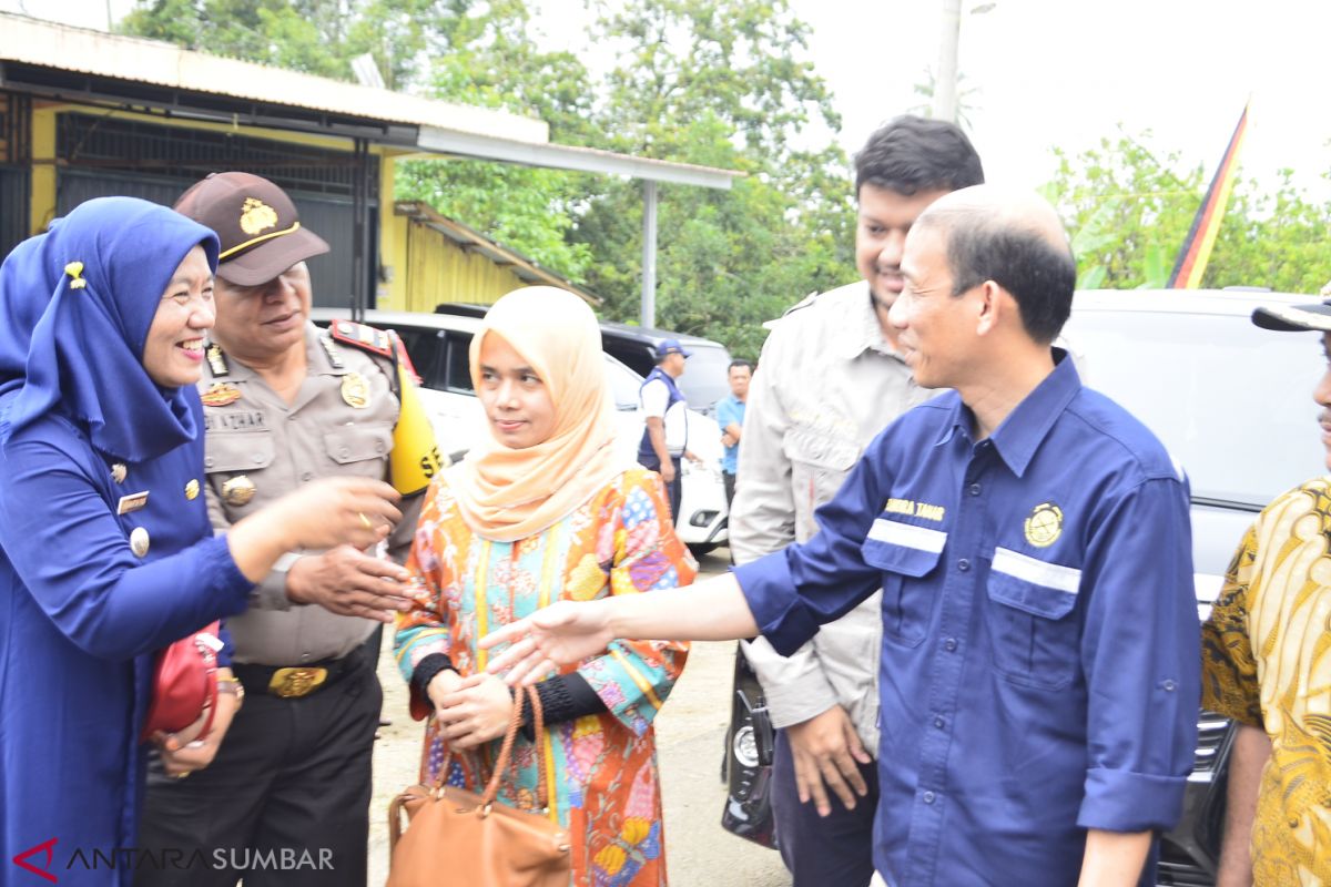 Warga Tanah Datar "titip pesan" pada pemerintah turunkan harga tiket pesawat