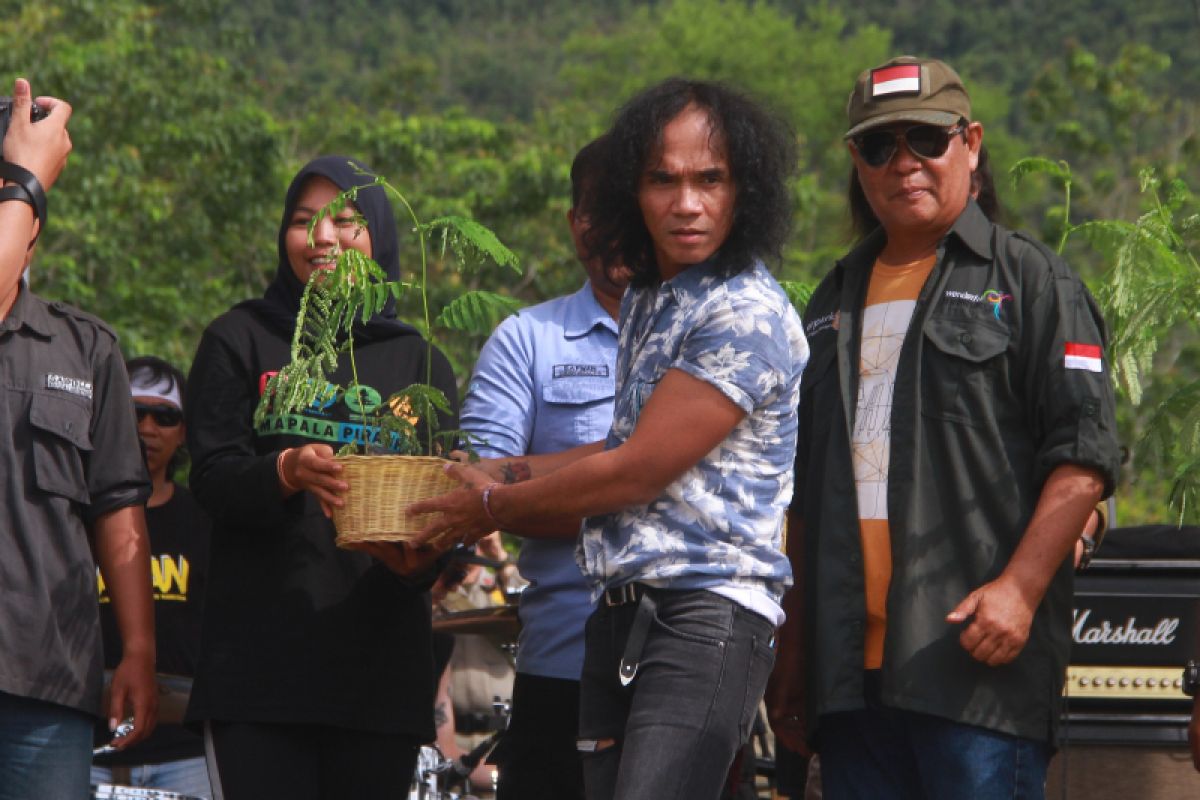 Slank minta masyarakat Kalsel jaga kelestarian alam