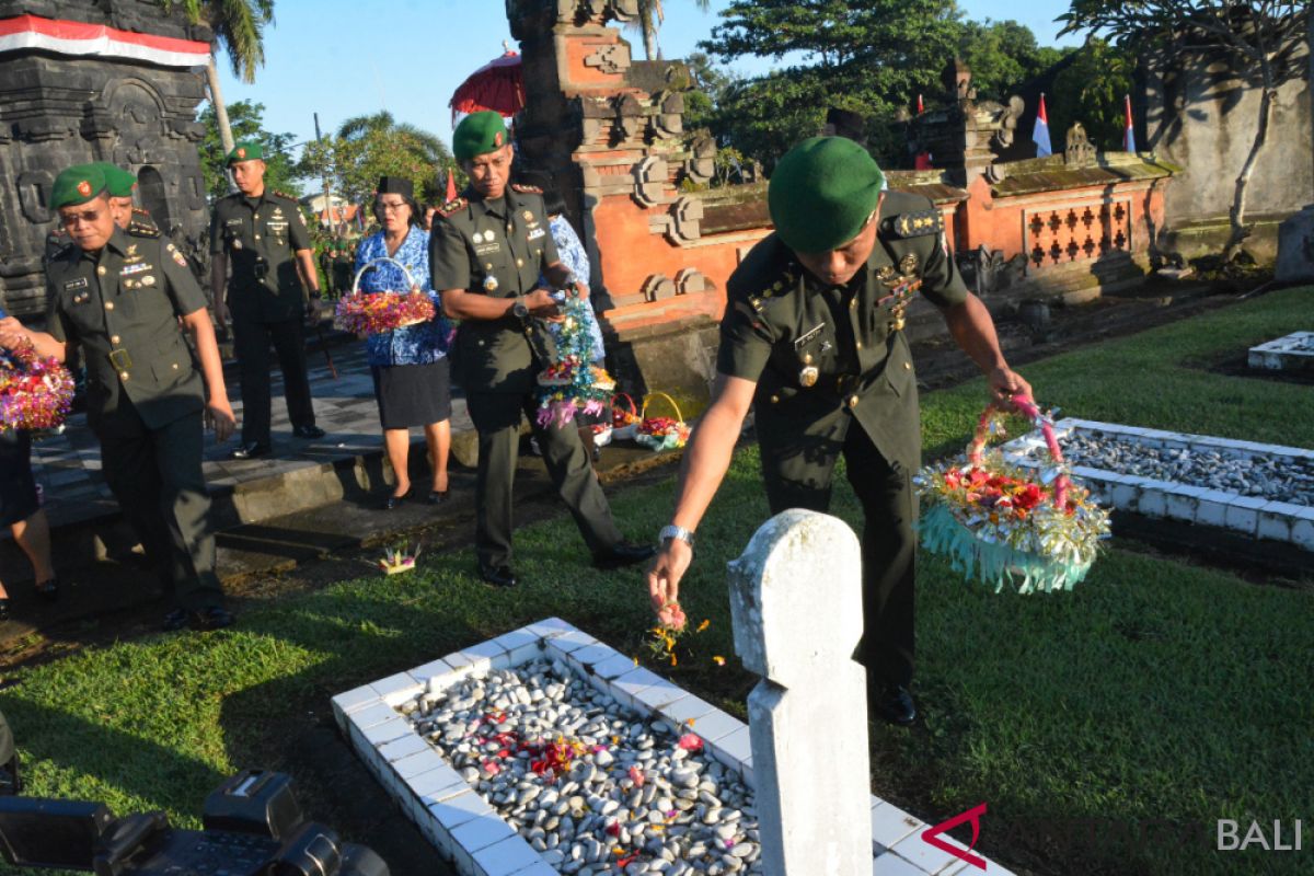 Korem 163/Wira Satya laksanakan ziarah di TMP Tabanan