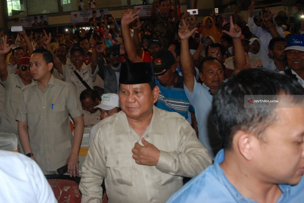 Prabowo Subianto Sapa Ratusan Petani Mojokerto