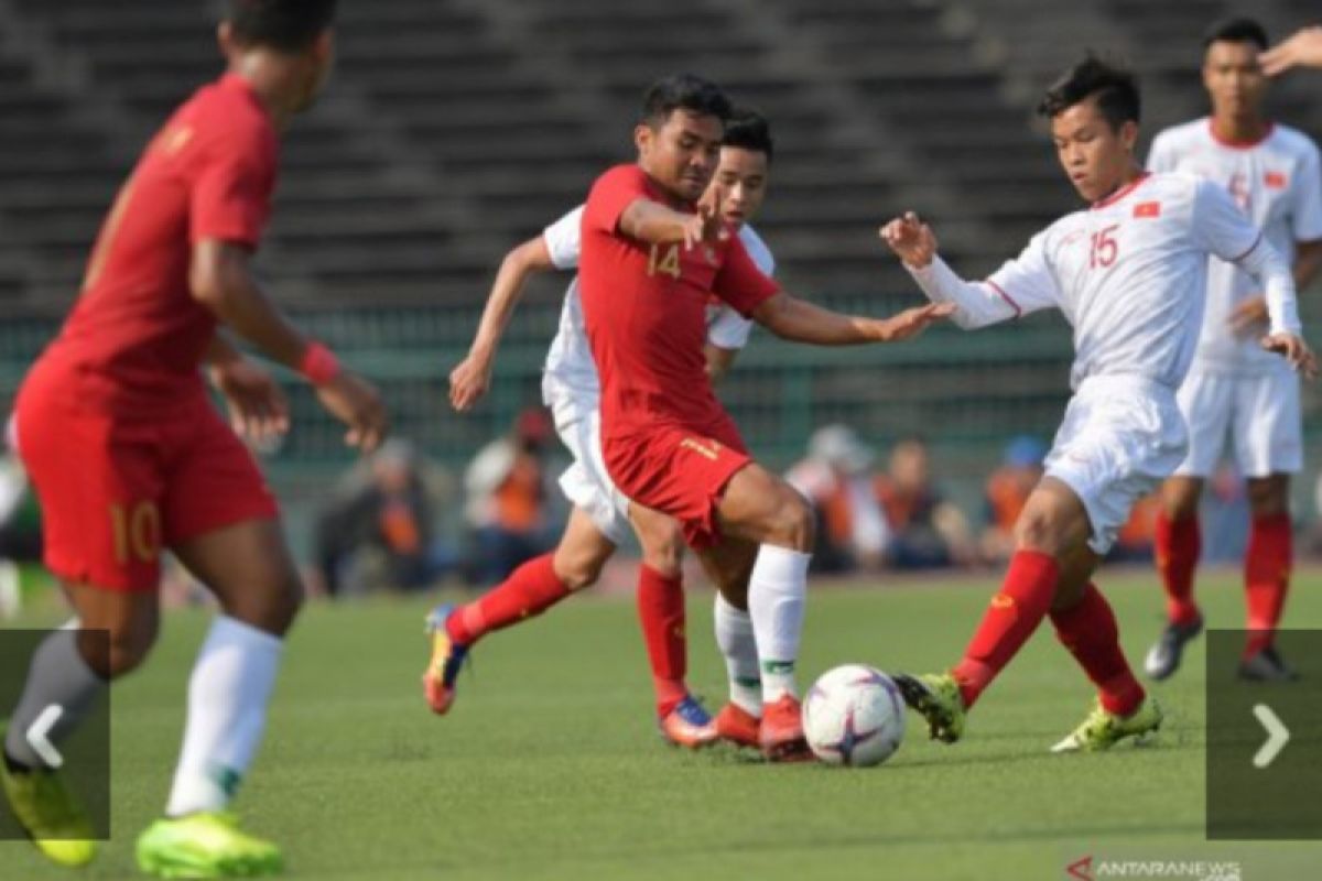 Tendangan bebas Luthfi Kamal antar Indonesia ke final Piala AFF U-22