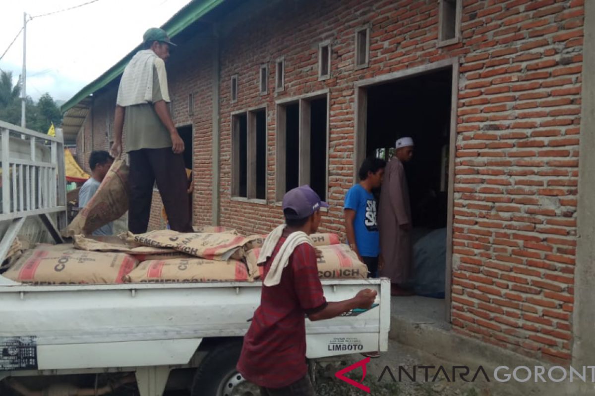 Polda Gorontalo Bantu Pembangunan Tempat Pengajian