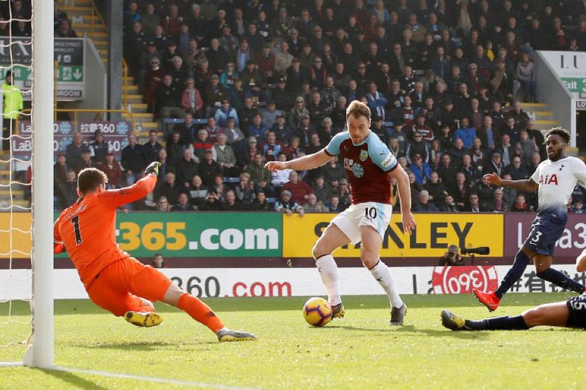 Burnley bungkam Hotspur 2-1