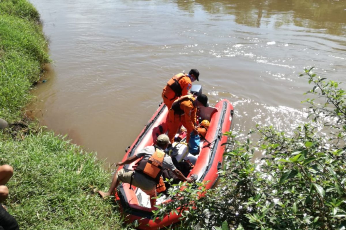 Tim SAR Temukan Jenazah Bocah Hanyut di Sungai Tanggul