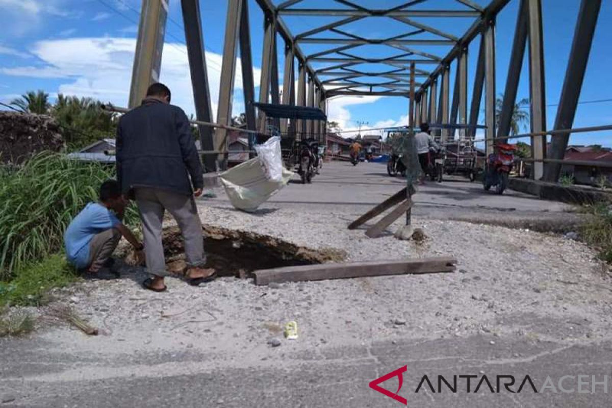 Oprit jembatan kerap amblas resahkan warga Singkil