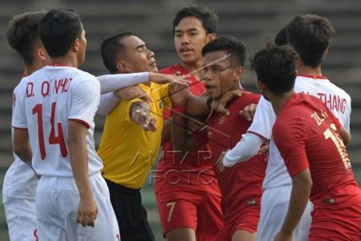 Pelatih Vietnam kambinghitamkan wasit