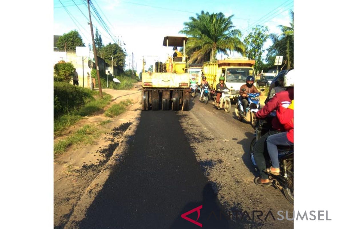 Jalan Lintas Timur Palembang - Jambi rusak parah mulai diperbaiki