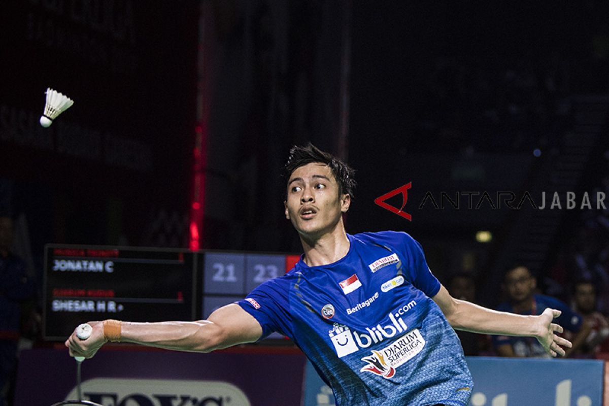 Pada putaran kedua Thailand Open 2019, Shesar ketemu Lin Dan