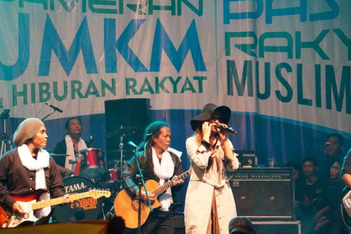 Penyanyi Lara Silvy Dedikasikan Lagu Untuk TKI