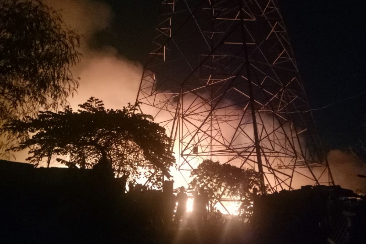 Sejumlah rumah tinggal di Kawasan Industri Jatinegara terbakar