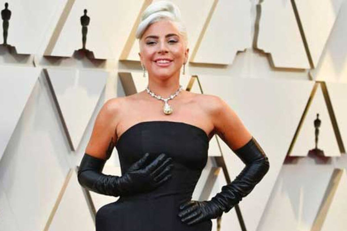 Lady Gaga kenakan kalung seharga Rp420,5 miliar di Oscar