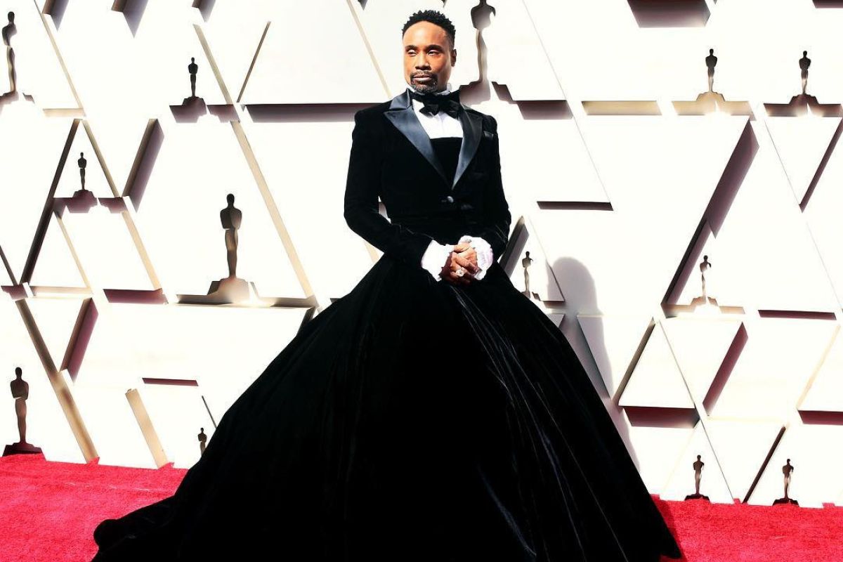 Aktor Billy Porter tampil nyentrik pakai gaun beludru di Oscar 2019