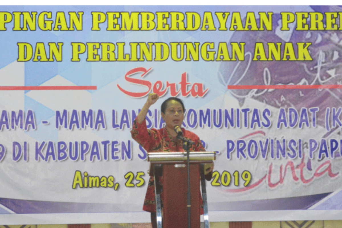Menteri Yohana: Perempuan Papua Harus Bangkit