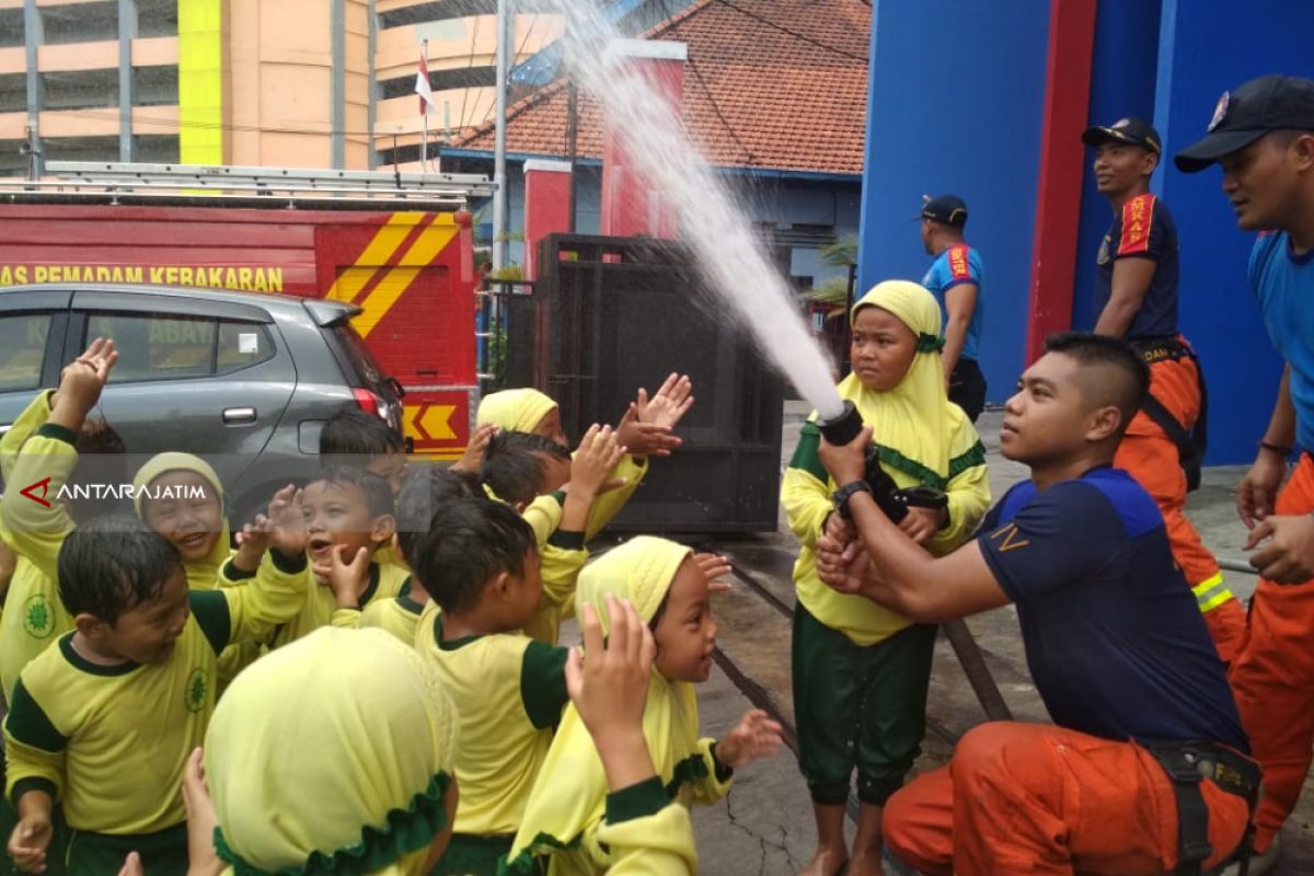 Wisata Pemadam Kebakaran untuk Anak Dibuka di Kota Surabaya