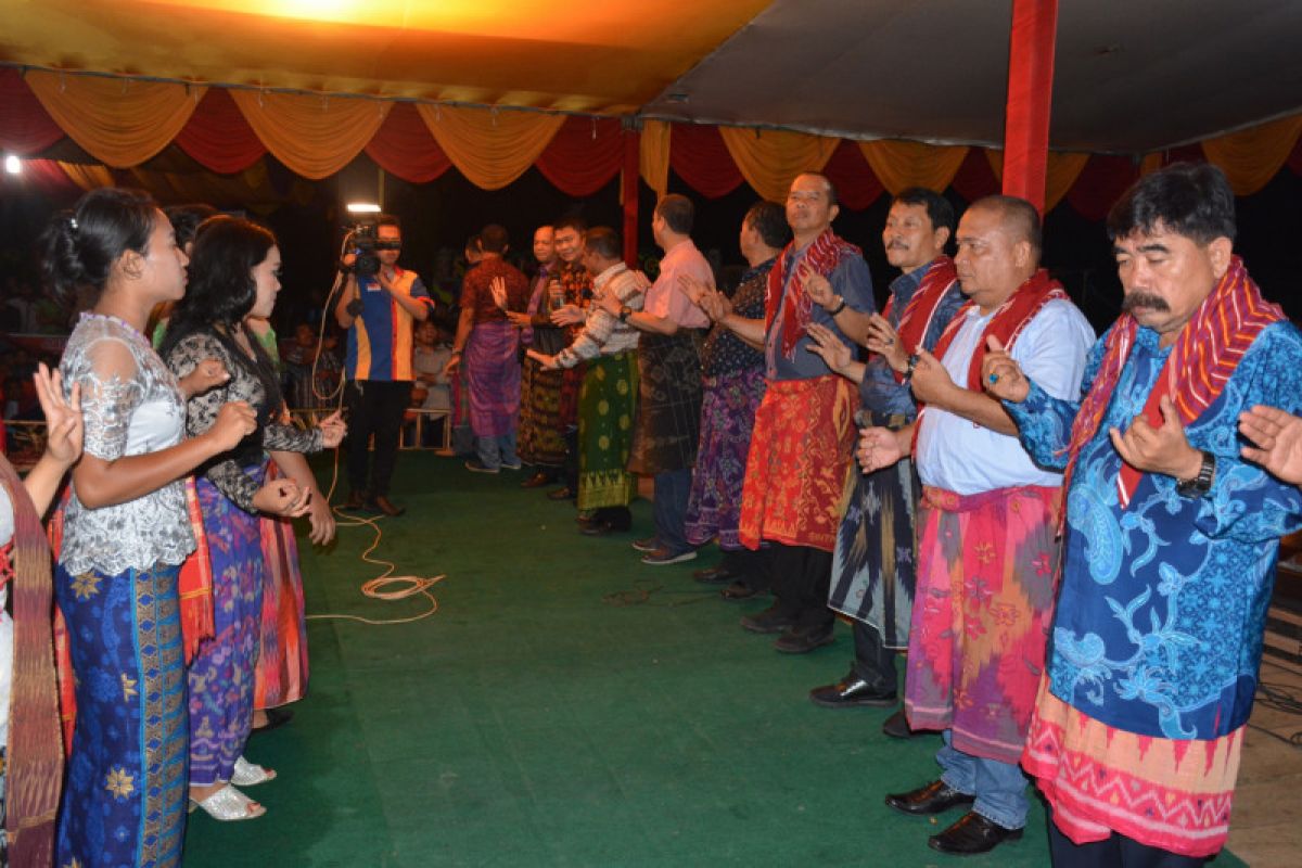 Bupati : pesta budaya kerja tahun tradisi masyarakat Karo