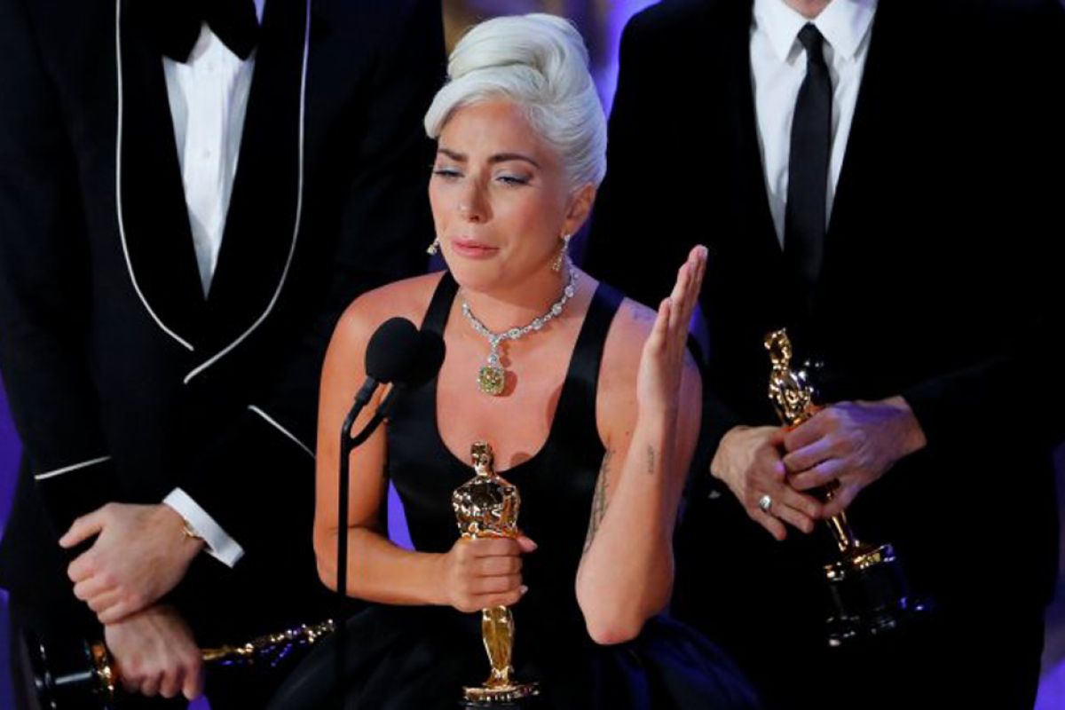 Lady Gaga pakai kalung seharga Rp420,5 miliar di Oscar