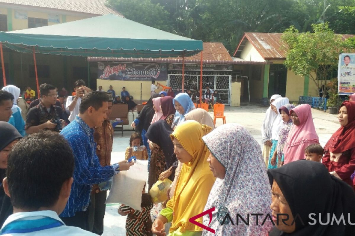 Gebyar SMK Muhammadiyah-3 Aekkanopan diisi dengan penyerahan santunan