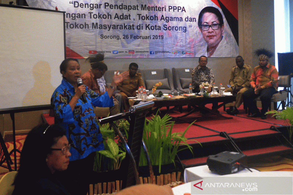 Menteri Yohana memotivasi perempuan Papua