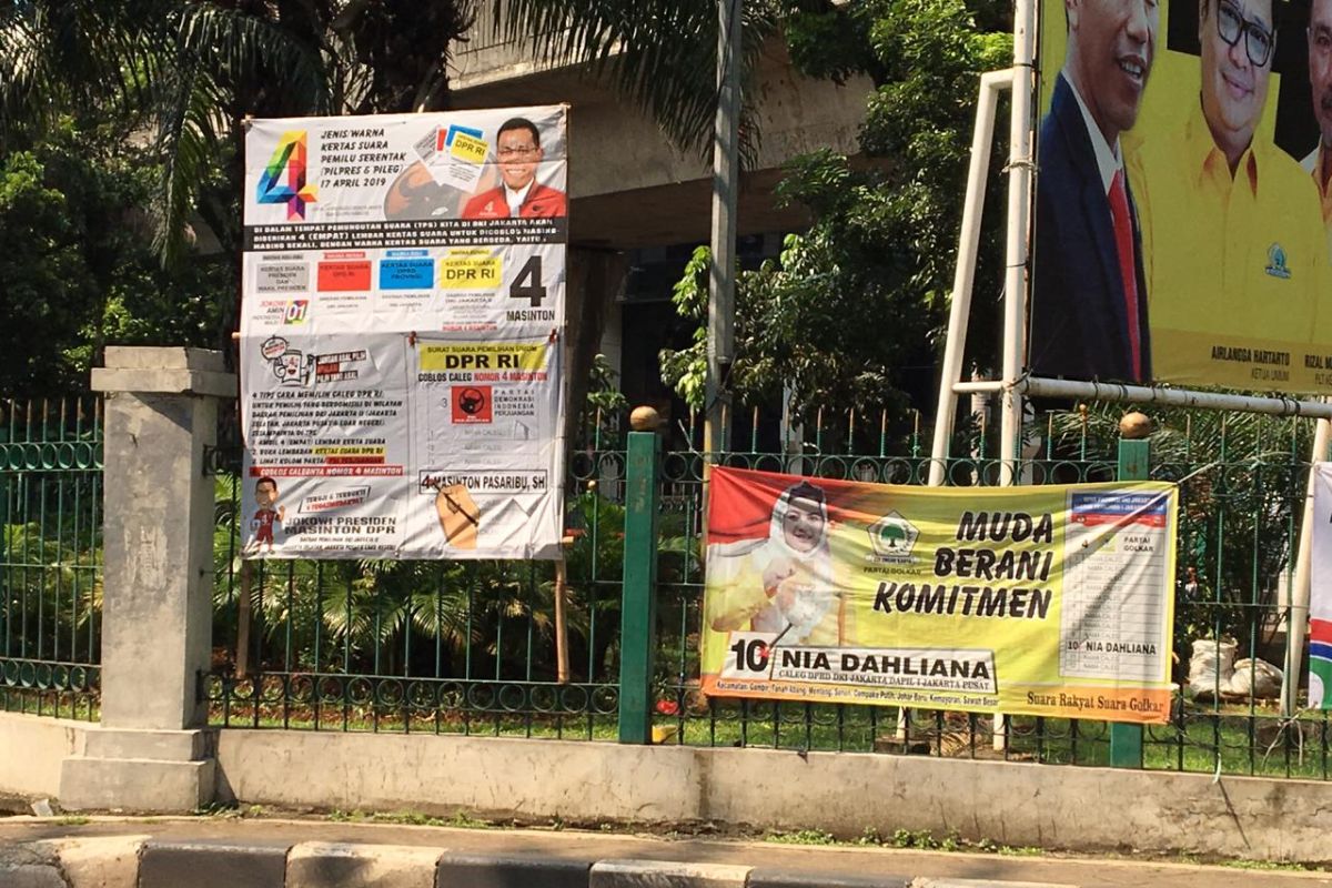 Pengamat: Poster caleg tidak efektif untuk gaet pemilih