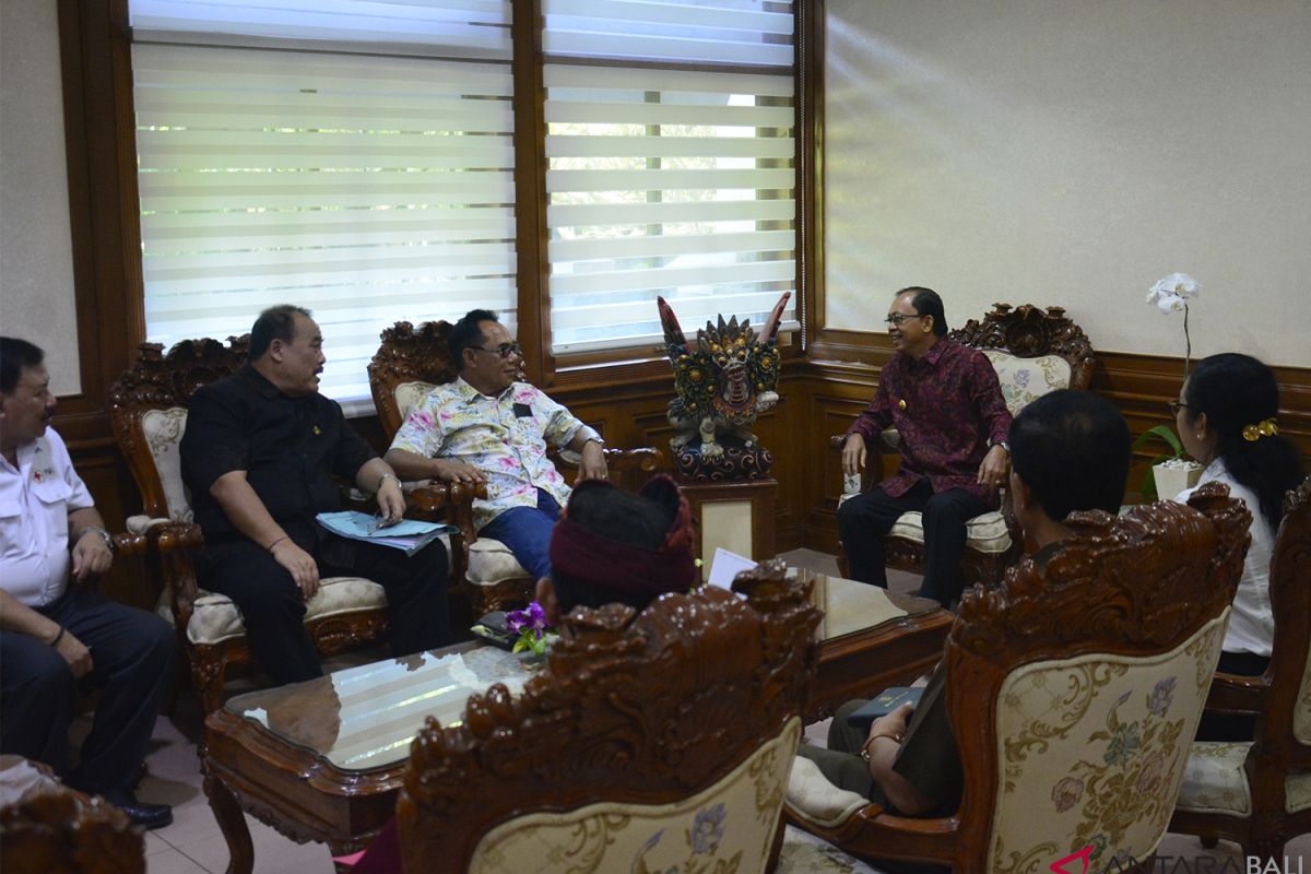 Gubernur Bali Matangkan Ranperda Desa Adat
