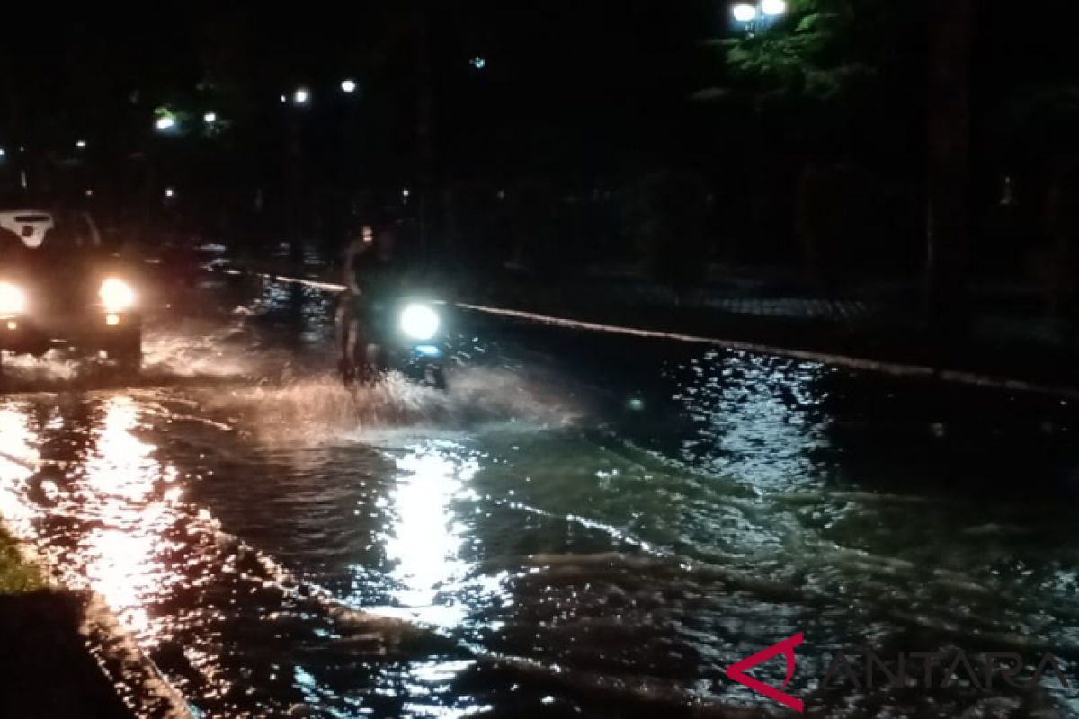 Penurunan fungsi drainase di Palangka Raya akibat perilaku buruk masyarakat