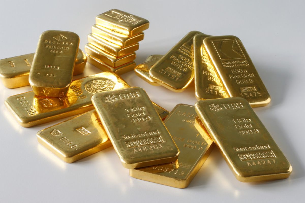 Harga emas naik tipis ditopang penurunan di pasar ekuitas AS
