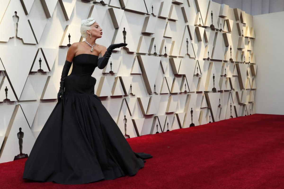 Lady Gaga kenakan kalung seharga Rp420,5 miliar di Oscar