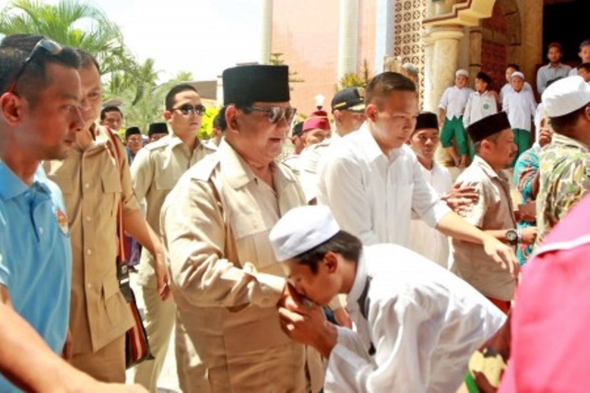 Prabowo berkunjung ke Ponpes Salafiyah Syafiiyah Situbondo