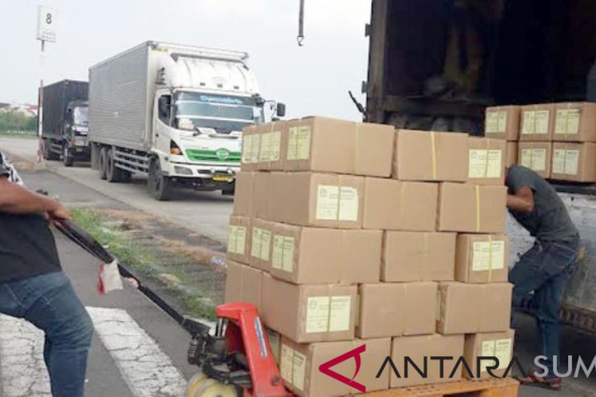 Tiga kontainer surat suara tiba di KPU Medan