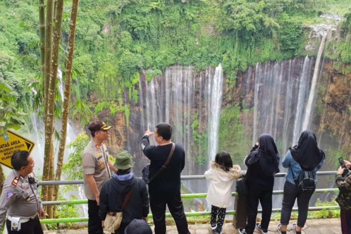 Kapolres Lumajang Amankan dan  Promosikan Wisata Air Terjun Tumpak Sewu