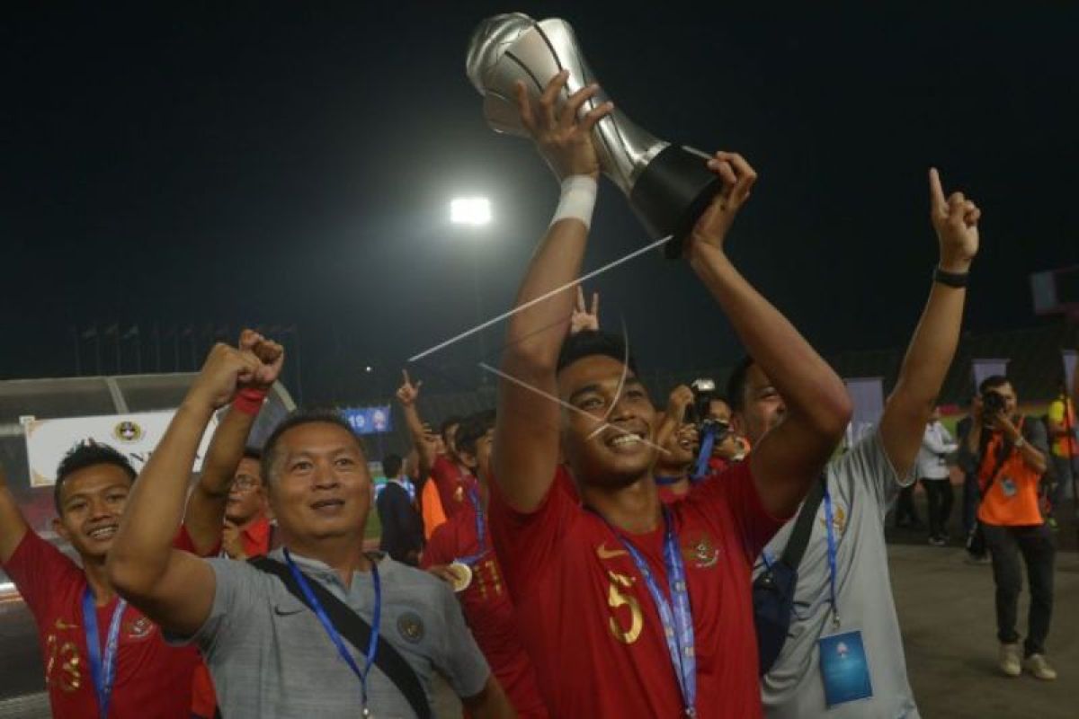 Keberhasilan Timnas U-22 bak embun di tengah dahaga sepak bola Indonesia