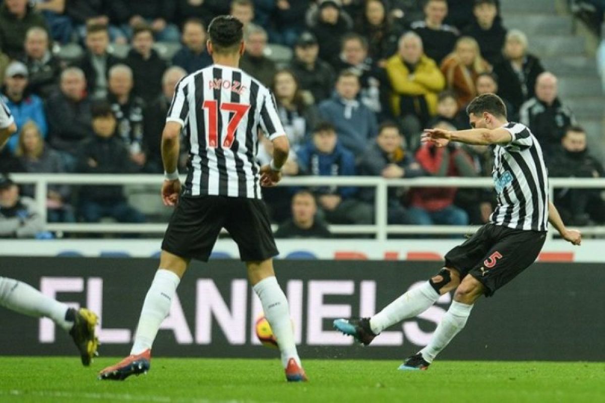 Fabian Schar sepakat perpanjang kontrak di Newcastle hingga 2025