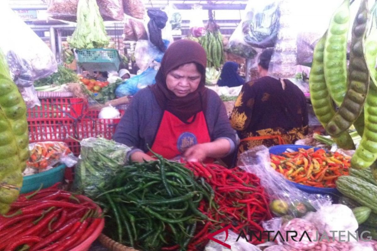 Harga bawang putih di Pasar Manis Purwokerto masih tinggi