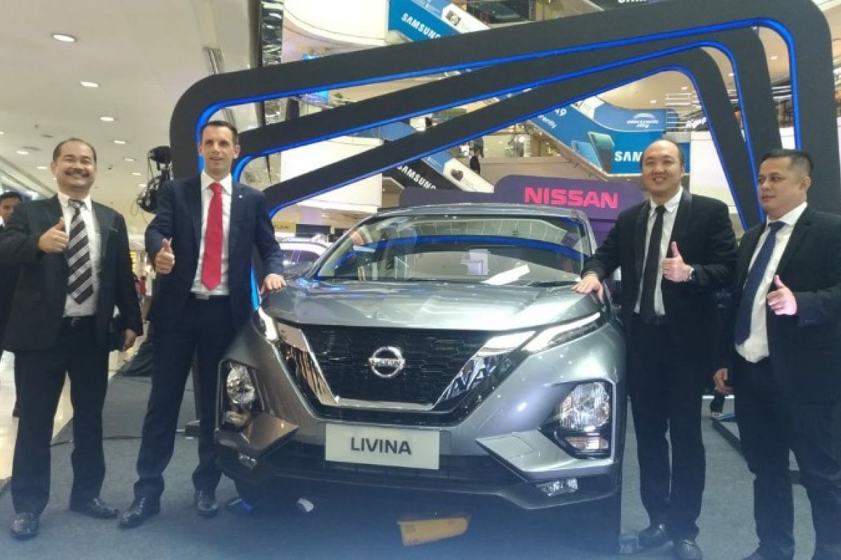 Nissan perkenalkan All New Nissan Livina dan Serena di Medan